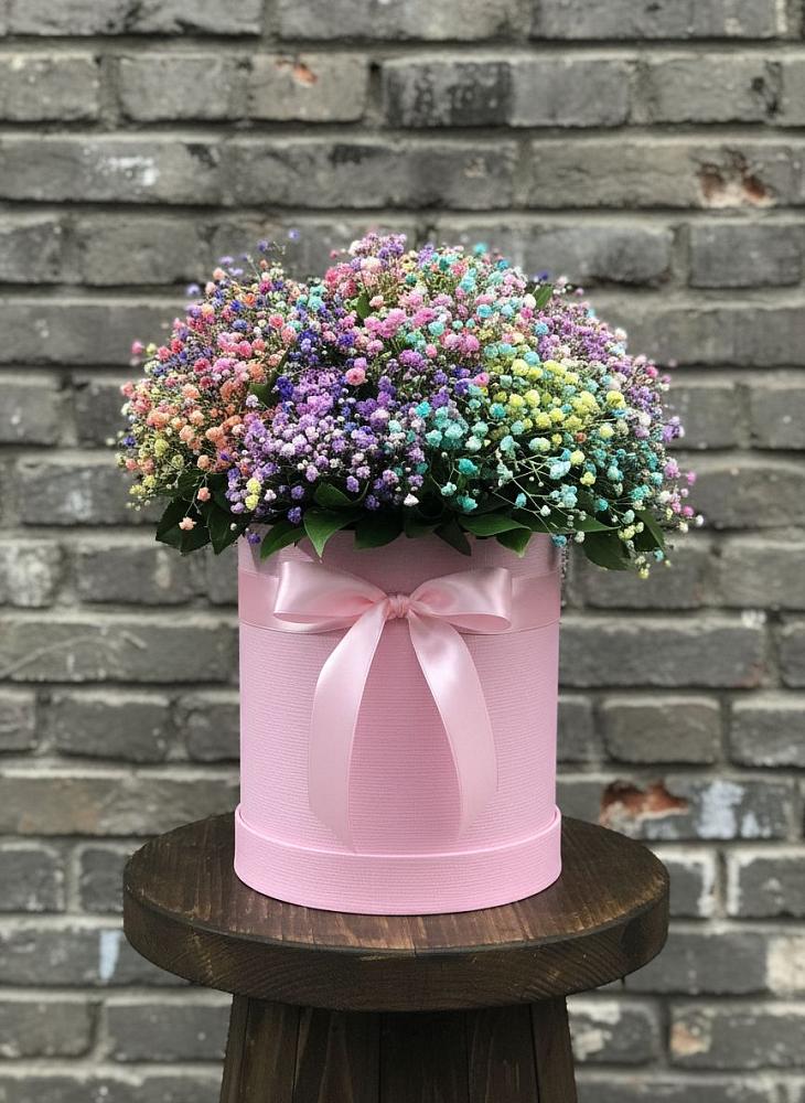 Цветочная композиция из Гипсофила и Розы в шляпной коробке в Заокском