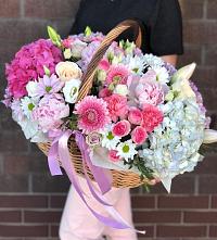 Композиция солнечный день в Заокском Цветочная композиция из Розы, Хризантемы, Пионы и Лизиантусы в корзине в Заокском