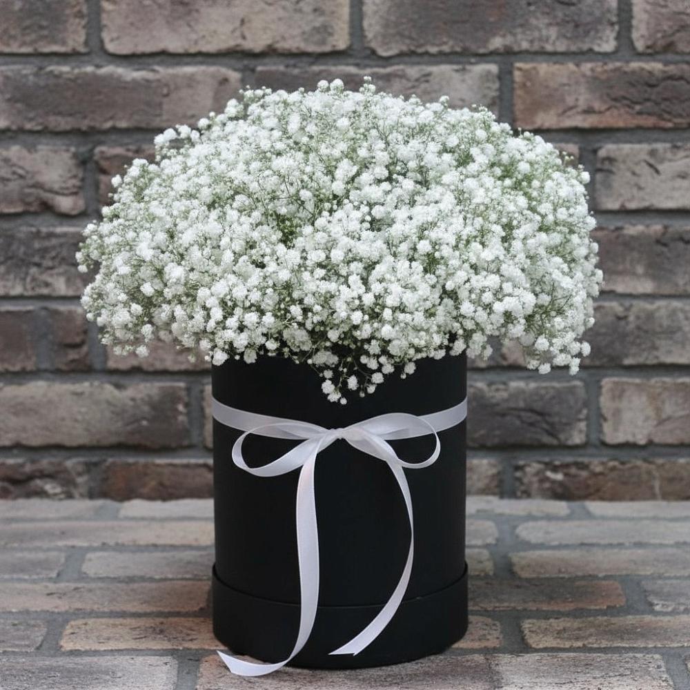 Цветочная композиция из Гипсофила в шляпной коробке в Заокском