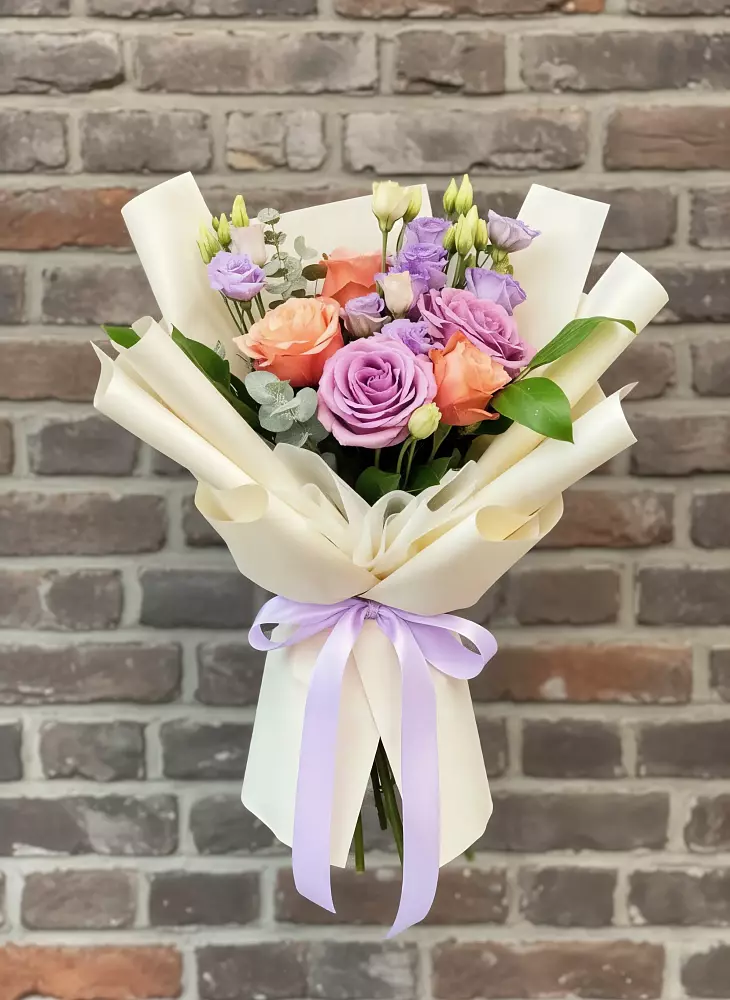 Букет цветов из: Лизиантусы и Розы в Заокском