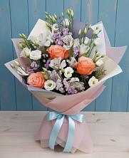 Букет цветов из:  Лизиантусы, Розы, Альстромерии и Гипсофила в Заокском