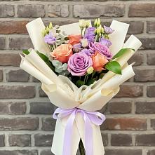 Букет цветов из:  Лизиантусы и Розы в Заокском