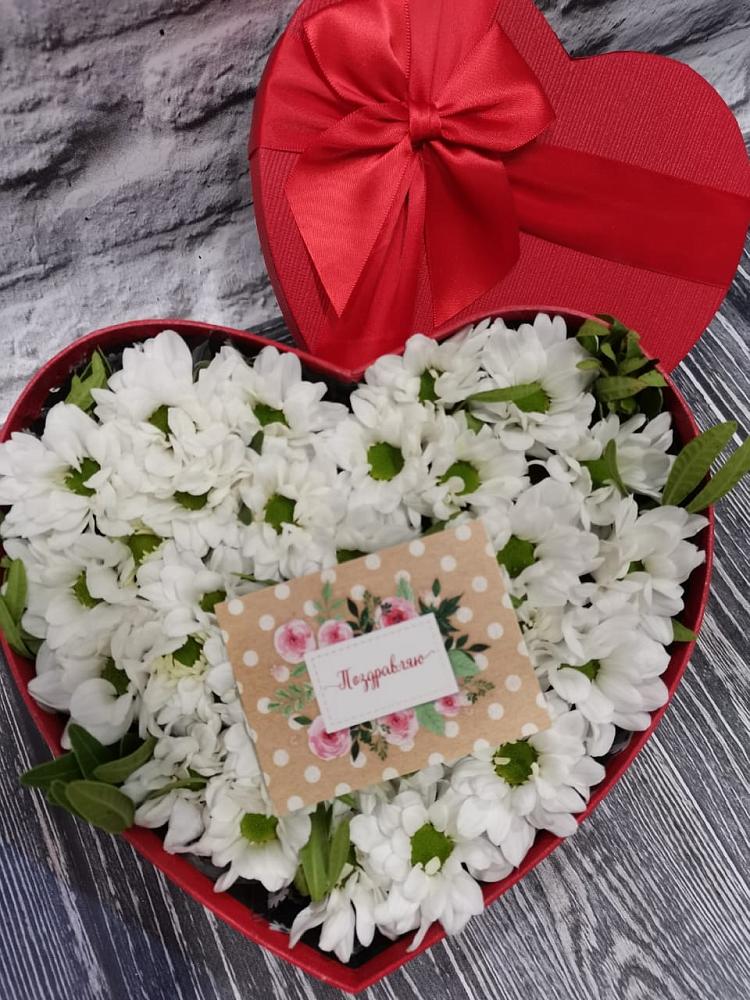 Цветочная композиция из Хризантемы в виде сердца в Заокском