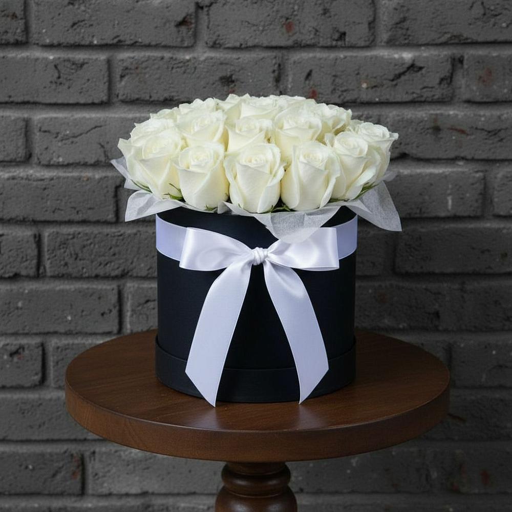 Цветочная композиция из Розы в шляпной коробке в Заокском