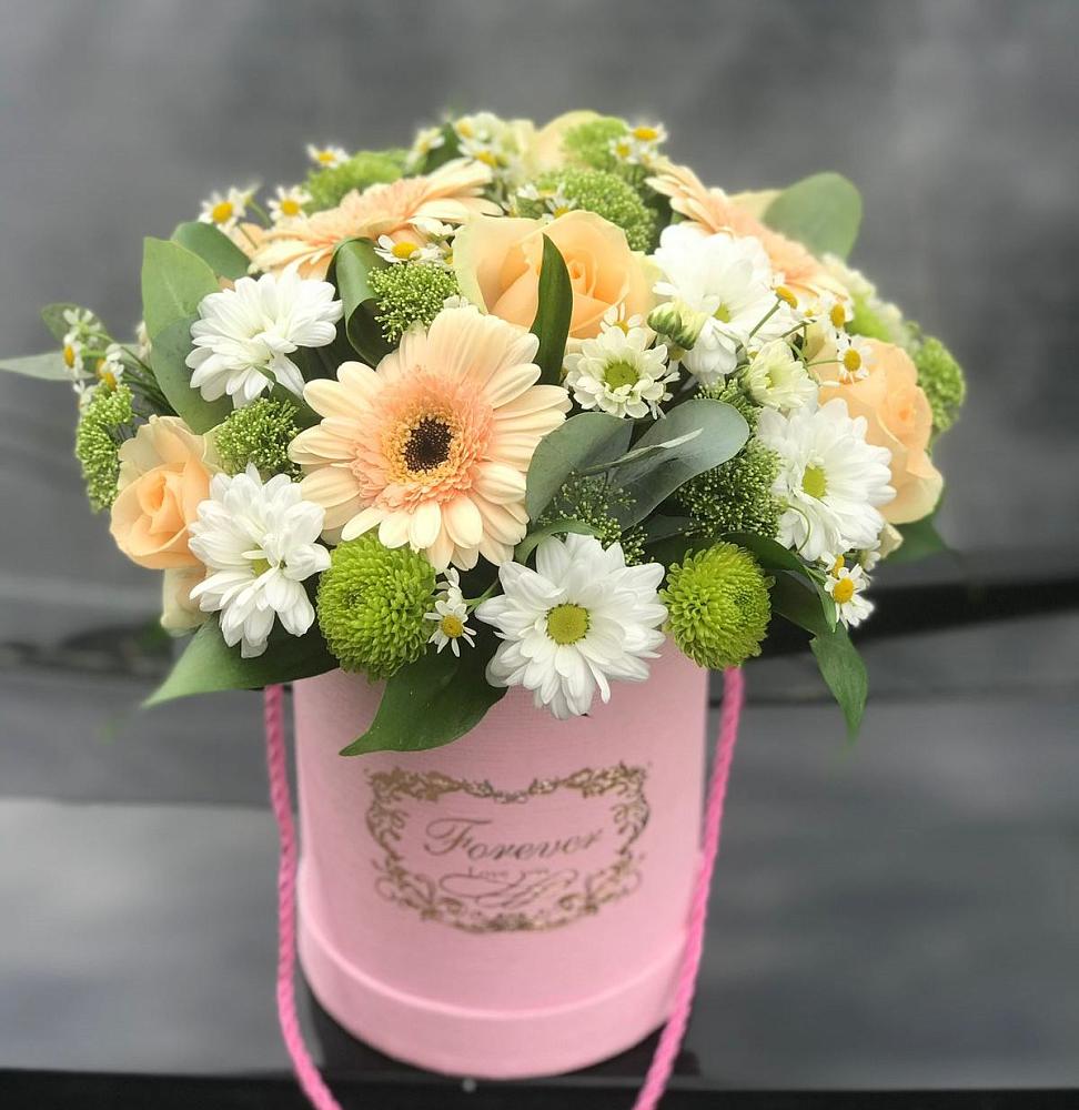 Цветочная композиция из Розы, Герберы и Хризантемы в шляпной коробке в Заокском