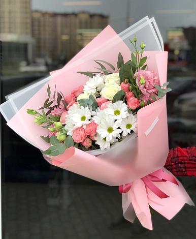 Букет цветов из: Розы, Лизиантусы и Хризантемы в Заокском