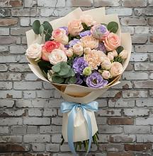 Букет цветов из:  Розы, Лизиантусы и Гвоздики #REPLACE_PRED# Заокском