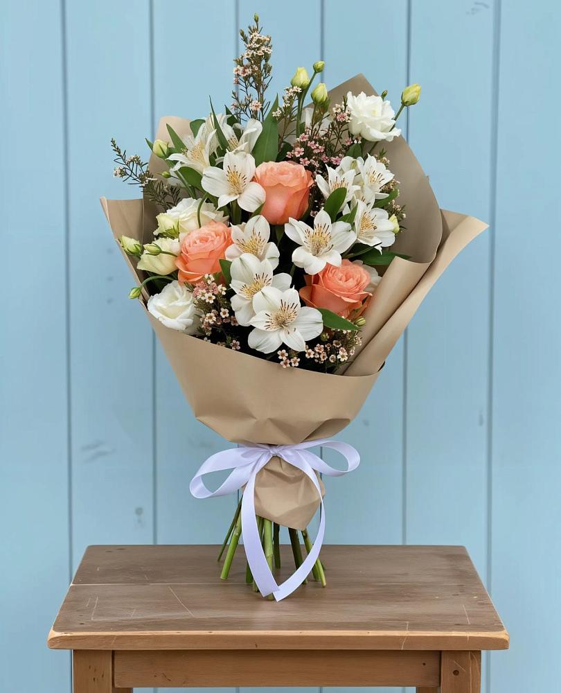 Букет цветов из: Альстромерии, Лизиантусы, Розы и Хризантемы в Заокском