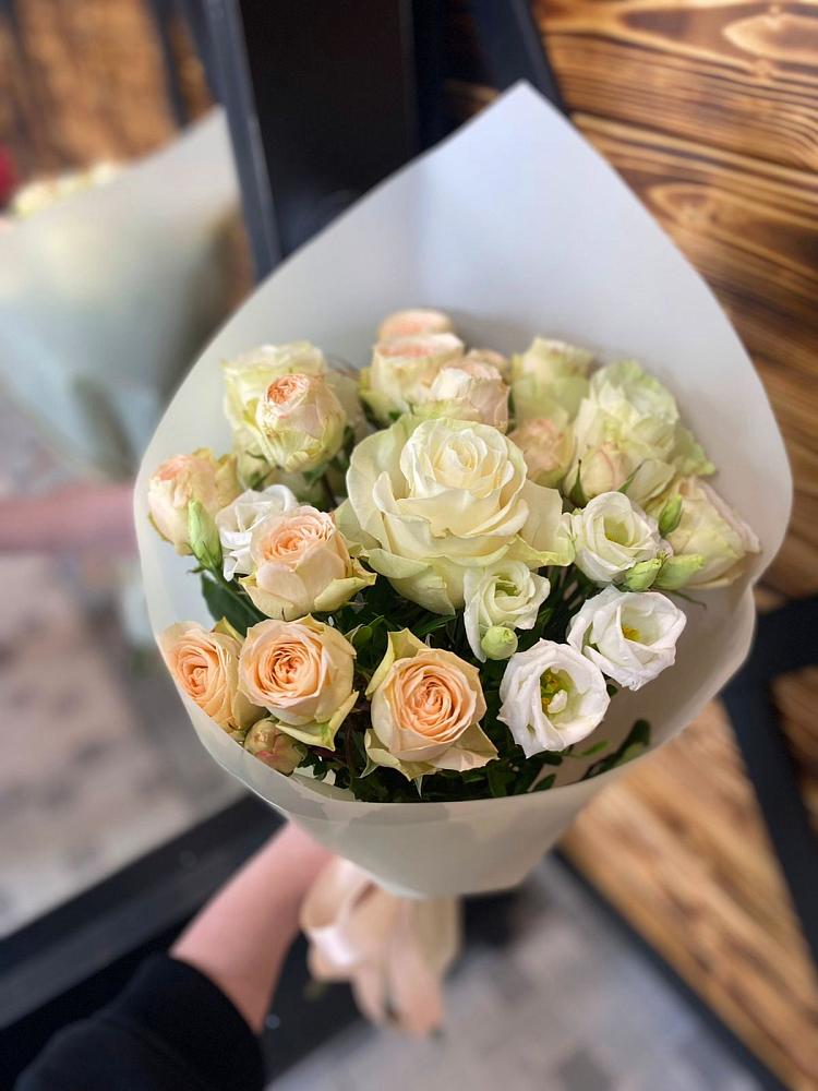 Букет цветов из: Розы и Лизиантусы в Заокском